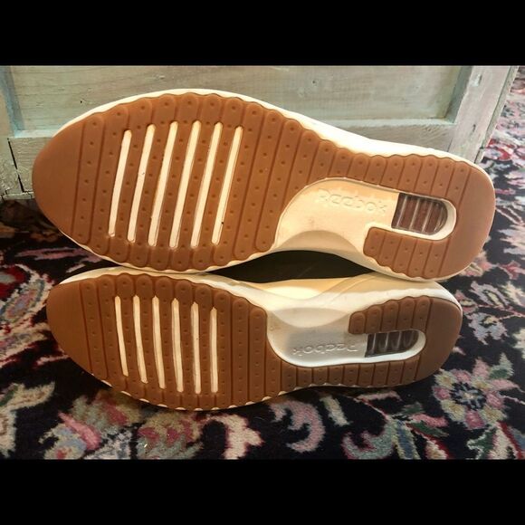 Like new Reebok ortholite in size 9 - Picture 4 of 4